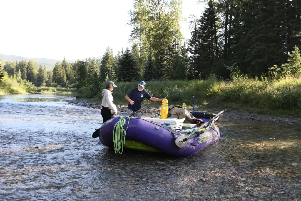 2022FlatheadWatersCleanup 3ForksofFlathead MiddleFork DiveTeam Shannon26SupportPreppingRaft Jeff8.13.22 Low