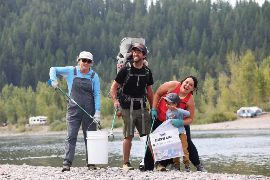 2023FlatheadWatersCleanup MiddleForkofFlatheadRiver Blankenship GatewaytoGlacierTrailTeam.1